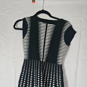 Zara Women’s Black & White Geometric A-Line Knitted Flare Dress - Size M